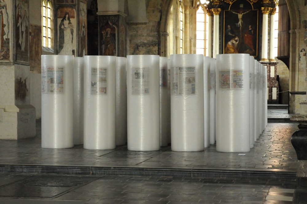 TI-1—Newspapers-in-bubble-wrap–2009–Sint-Truiden–Begijnhofkerk